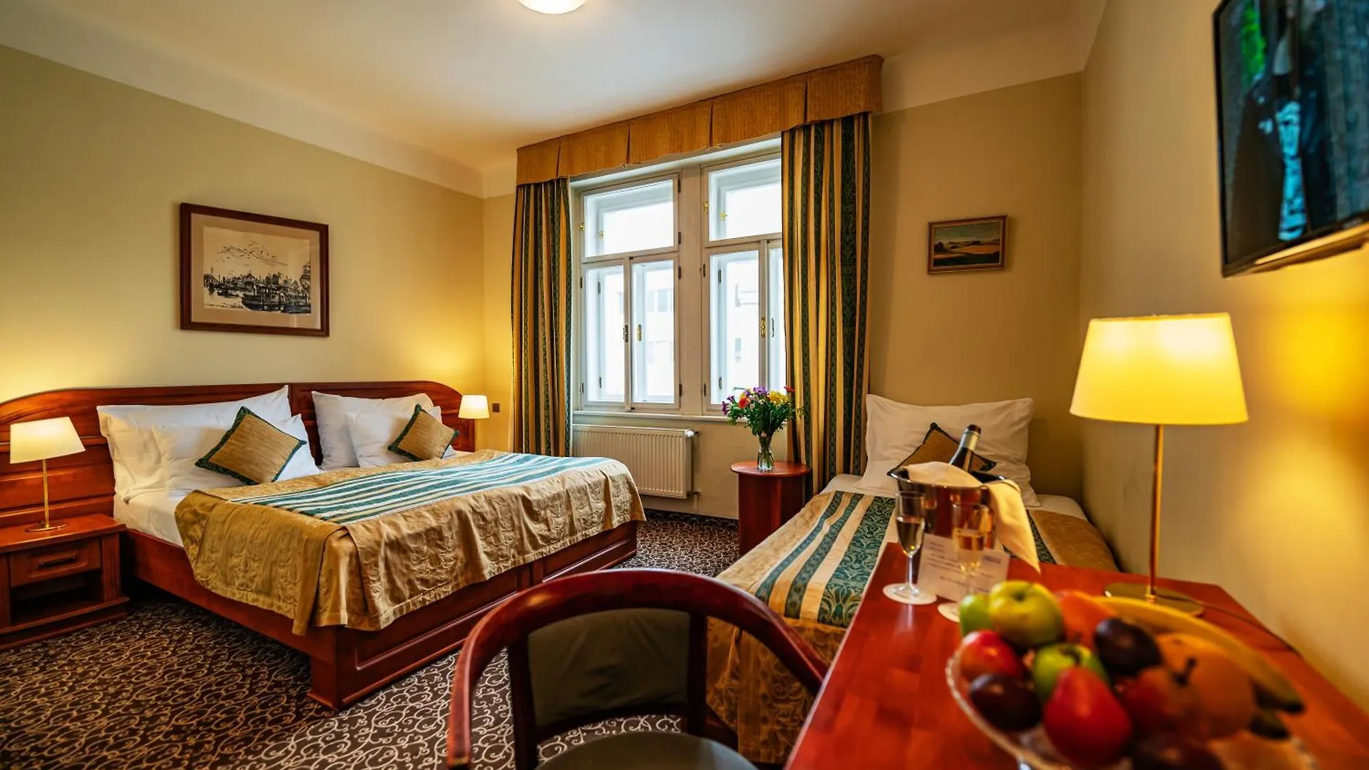 ****  Hotel U Divadla - Czech Leading Hotels Prága Csehország
